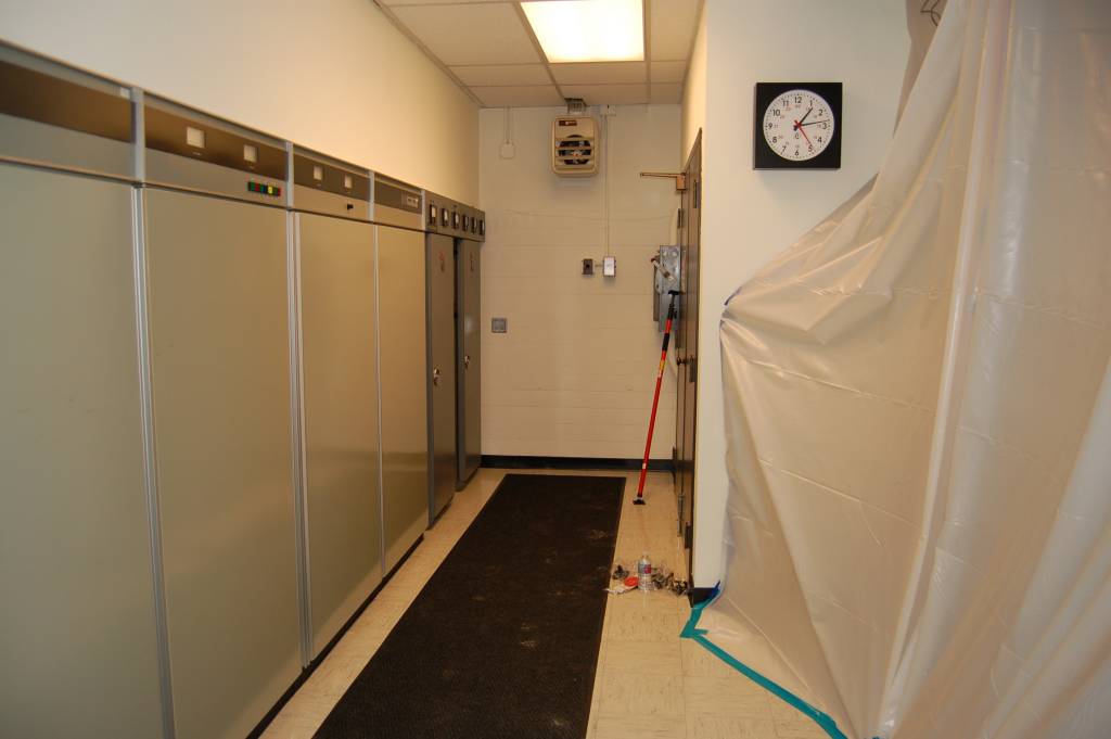 insideplasticwall.jpg - 47152 Bytes