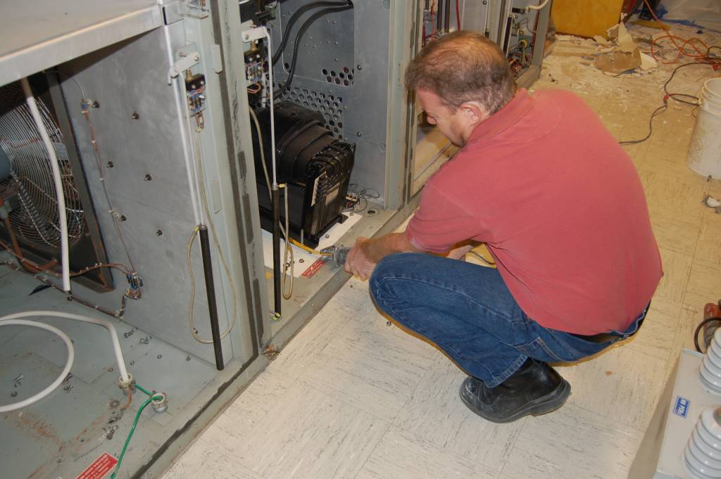 mw50beingdisassembled2.jpg - 82324 Bytes