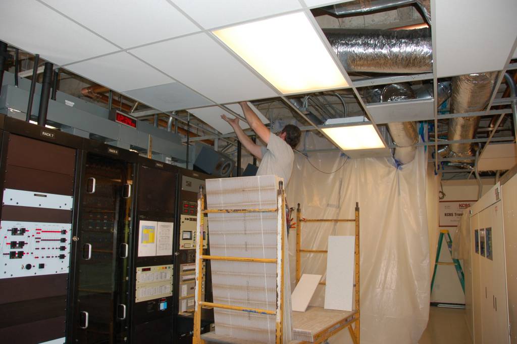 newceiling.jpg - 79954 Bytes