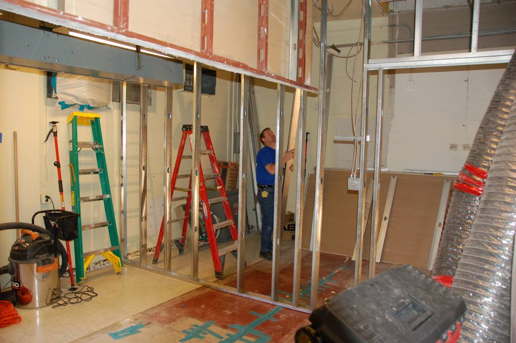 newwall1.jpg - 95700 Bytes