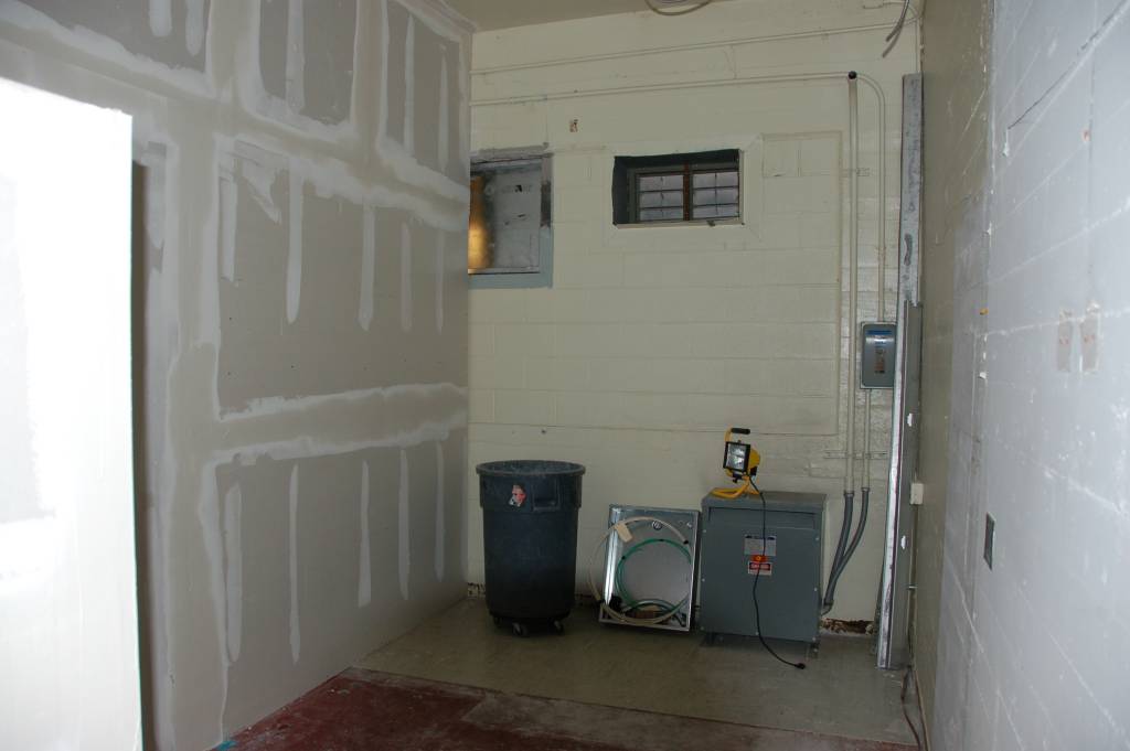 newwall11.jpg - 46585 Bytes