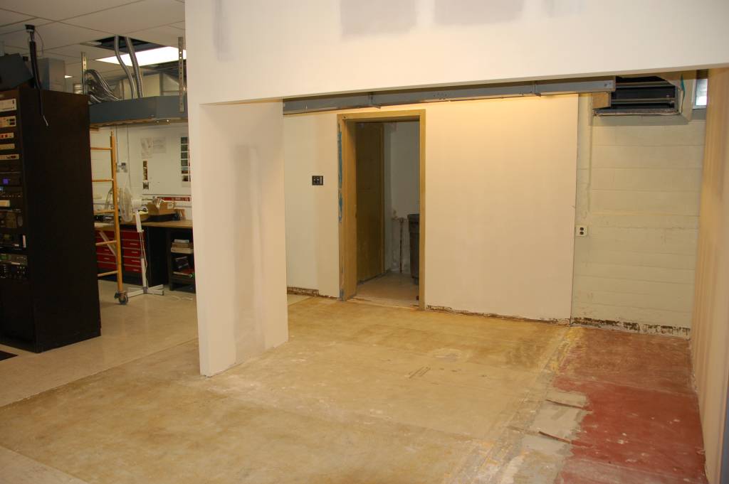 newwalls4.jpg - 45731 Bytes